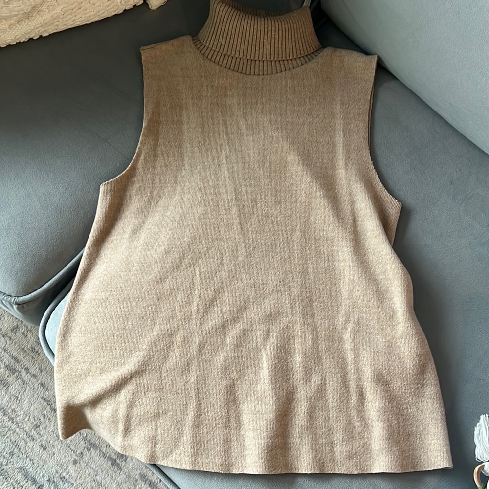 Zara turtle neck size small
